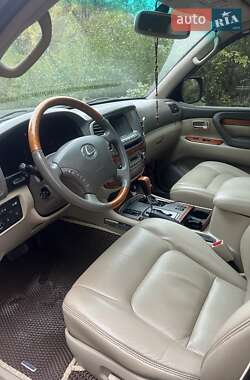 Позашляховик / Кросовер Lexus LX 2004 в 