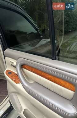 Позашляховик / Кросовер Lexus LX 2004 в 