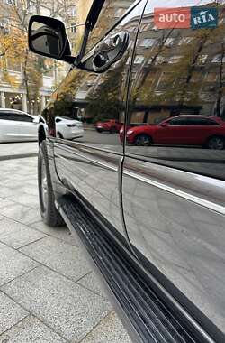 Внедорожник / Кроссовер Lexus LX 2004 в 