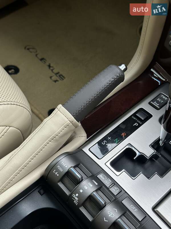 Позашляховик / Кросовер Lexus LX 2015 в Чернігові