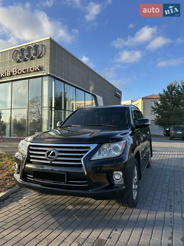Позашляховик / Кросовер Lexus LX 2014 в Києві