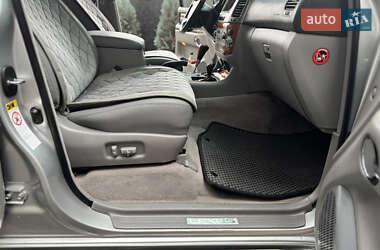 Внедорожник / Кроссовер Lexus LX 2007 в 