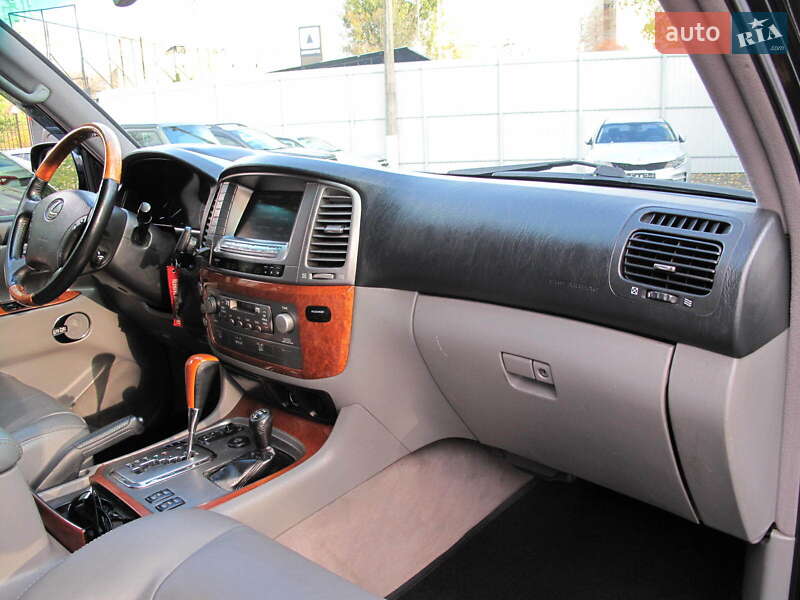 Внедорожник / Кроссовер Lexus LX 2004 в Киеве