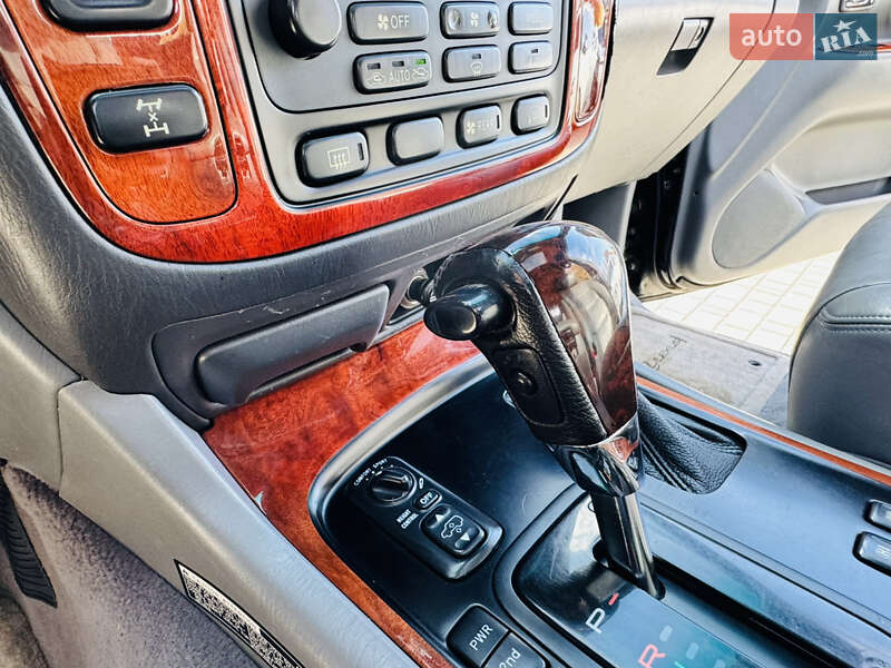 Внедорожник / Кроссовер Lexus LX 1999 в Одессе