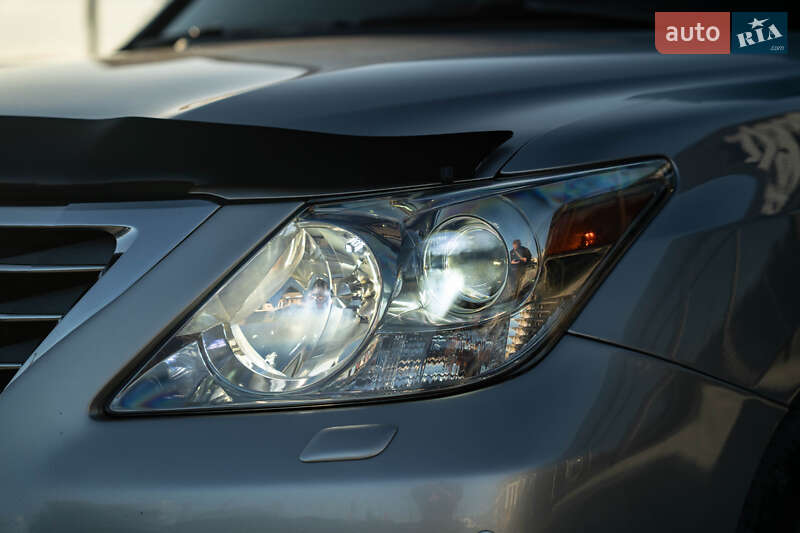 Позашляховик / Кросовер Lexus LX 2008 в Чернівцях