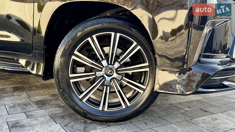 Позашляховик / Кросовер Lexus LX 2018 в Івано-Франківську