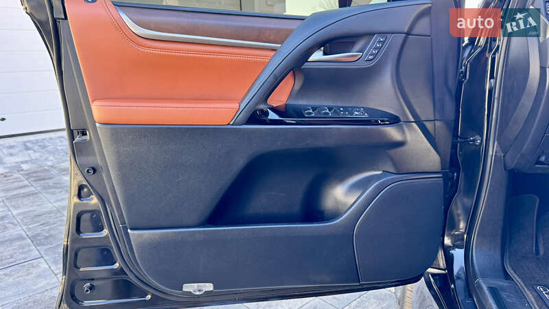 Позашляховик / Кросовер Lexus LX 2018 в Івано-Франківську