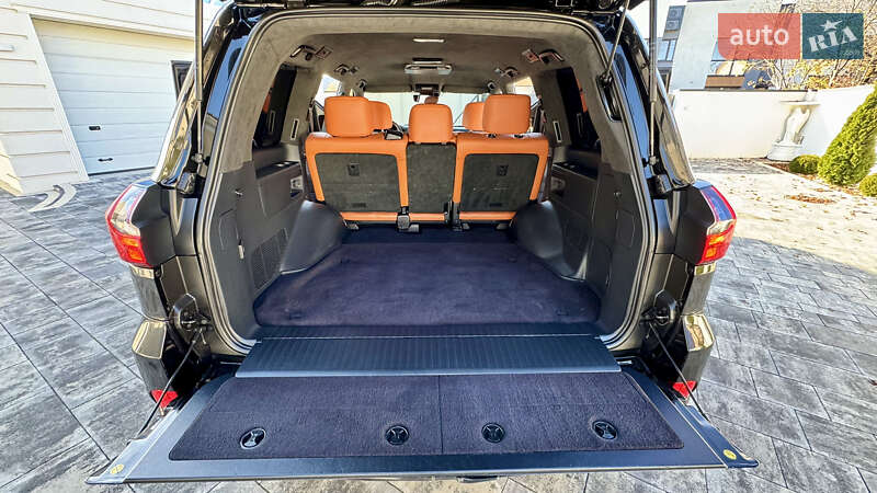 Позашляховик / Кросовер Lexus LX 2018 в Івано-Франківську