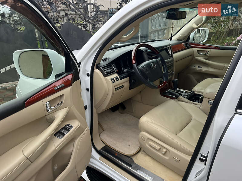 Внедорожник / Кроссовер Lexus LX 2008 в Черновцах