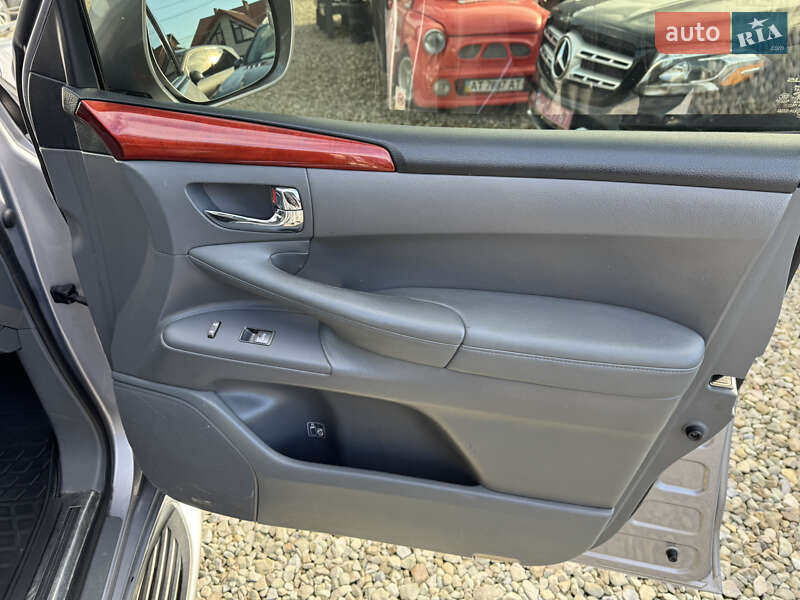 Позашляховик / Кросовер Lexus LX 2008 в Івано-Франківську