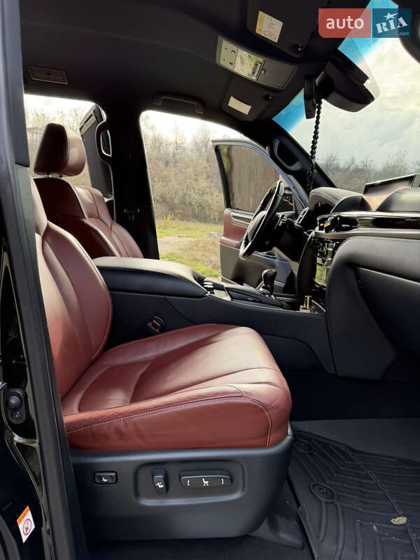 Позашляховик / Кросовер Lexus LX 2019 в Дніпрі фото 37 Позашляховик / Кросовер Lexus LX 2019 в Дніпрі