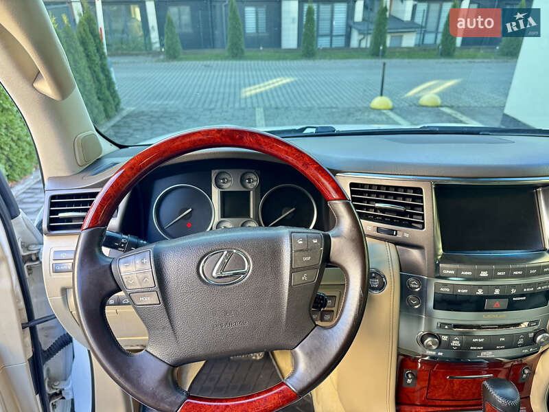 Позашляховик / Кросовер Lexus LX 2008 в Чернівцях