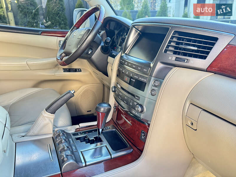 Позашляховик / Кросовер Lexus LX 2008 в Чернівцях