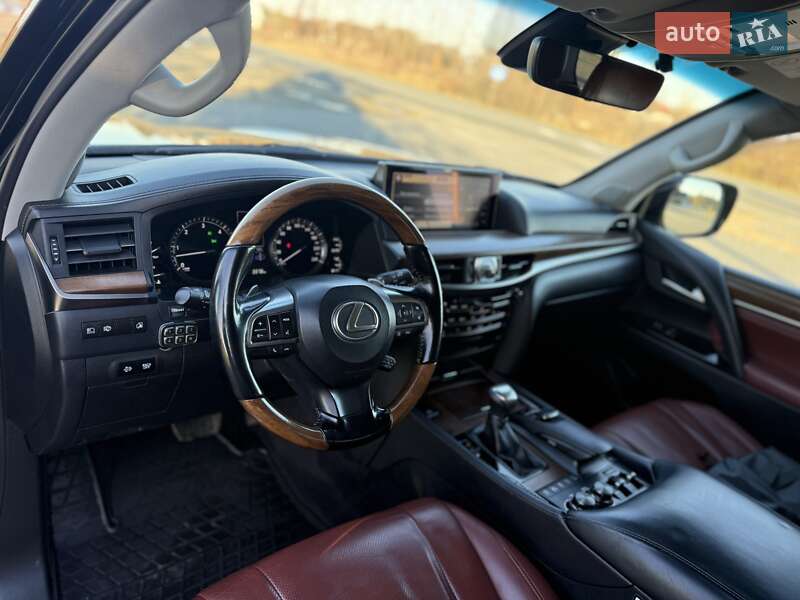 Внедорожник / Кроссовер Lexus LX 2017 в Ивано-Франковске