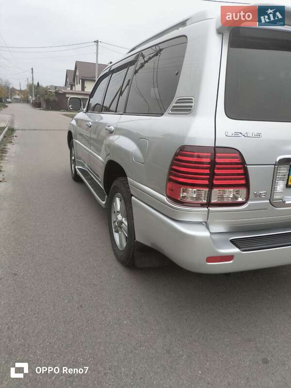 Lexus LX 2005
