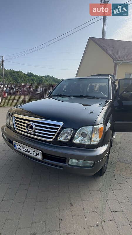 Lexus LX 2005