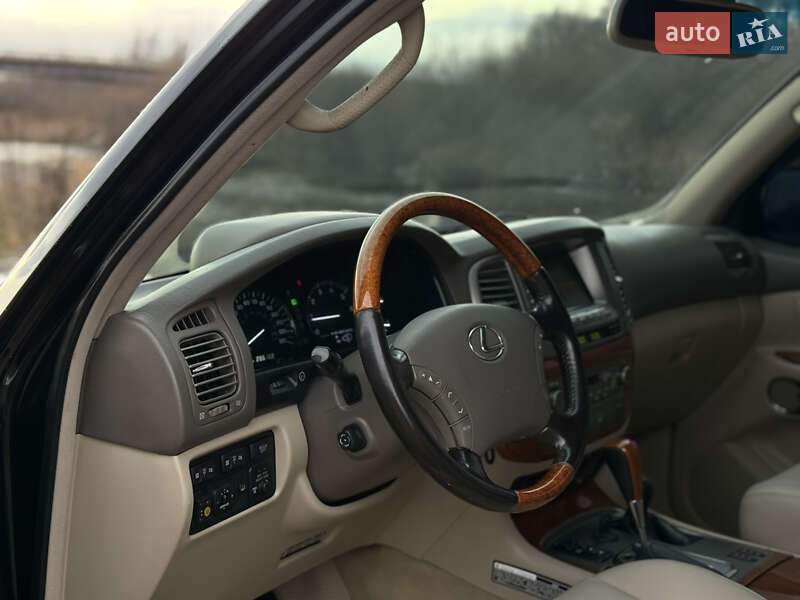 Позашляховик / Кросовер Lexus LX 2004 в Івано-Франківську