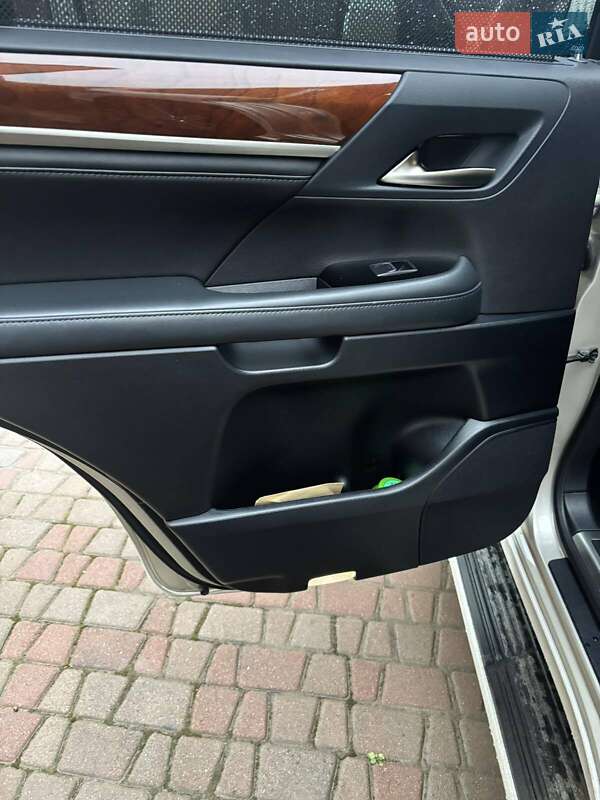 Позашляховик / Кросовер Lexus LX 2016 в Чернівцях