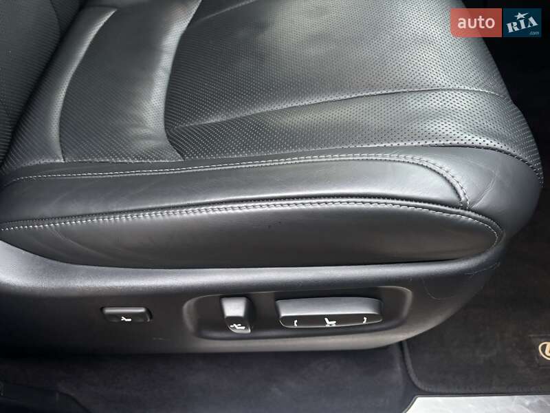 Позашляховик / Кросовер Lexus LX 2016 в Чернівцях