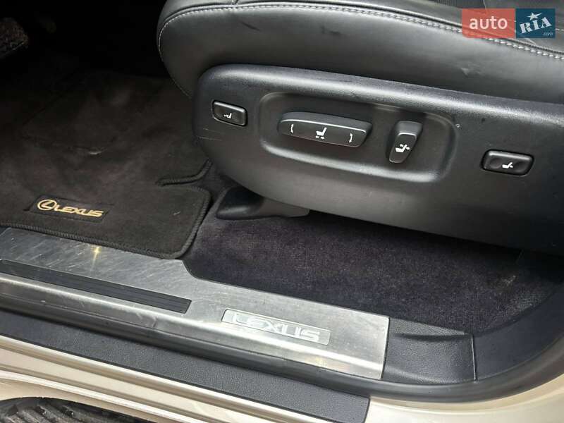 Позашляховик / Кросовер Lexus LX 2016 в Чернівцях