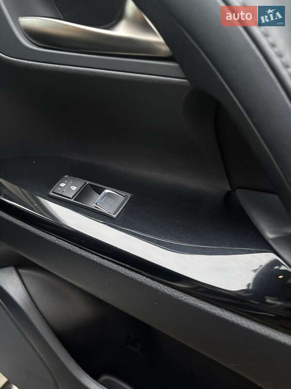 Позашляховик / Кросовер Lexus LX 2016 в Чернівцях