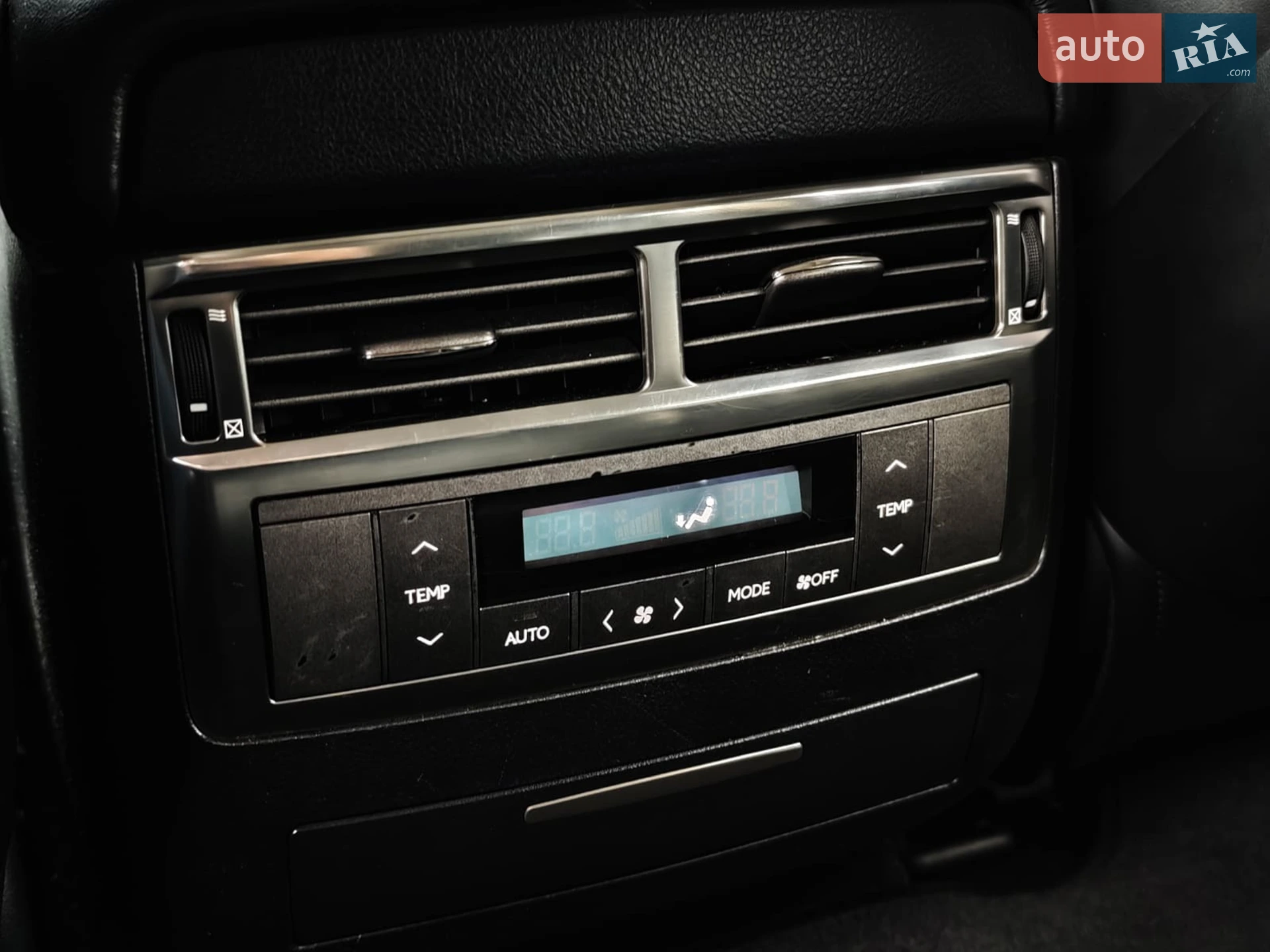 2011 Lexus LX - мініатюра 16