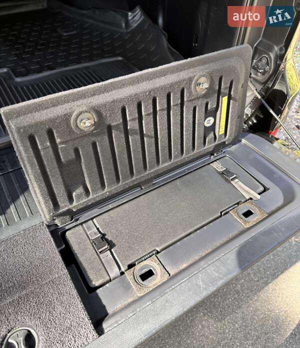 Позашляховик / Кросовер Lexus LX 2016 в Дніпрі