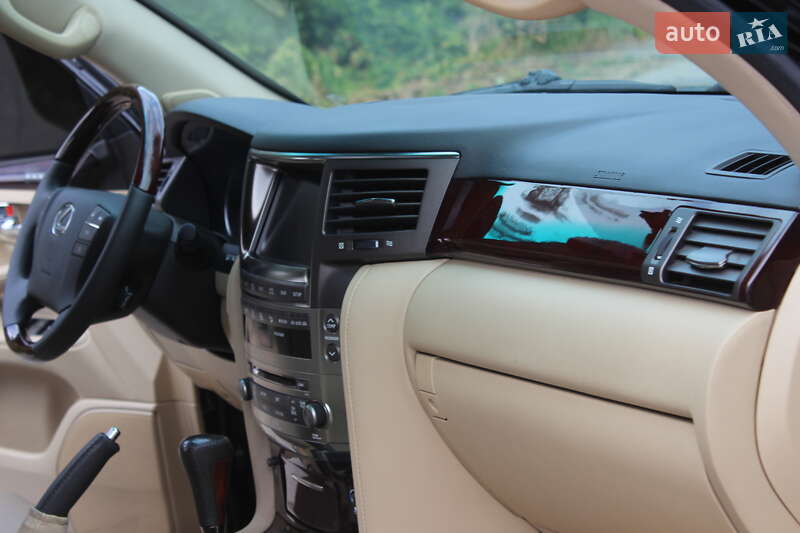 Внедорожник / Кроссовер Lexus LX 2010 в Днепре