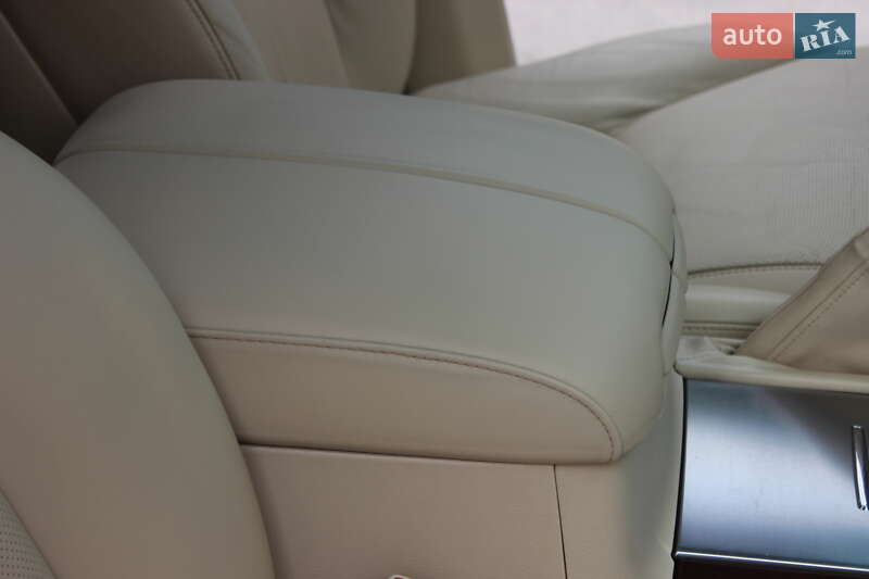 Внедорожник / Кроссовер Lexus LX 2010 в Днепре