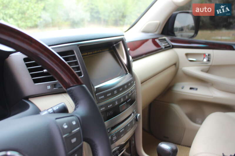 Внедорожник / Кроссовер Lexus LX 2010 в Днепре