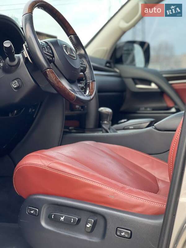 Позашляховик / Кросовер Lexus LX 2016 в Києві