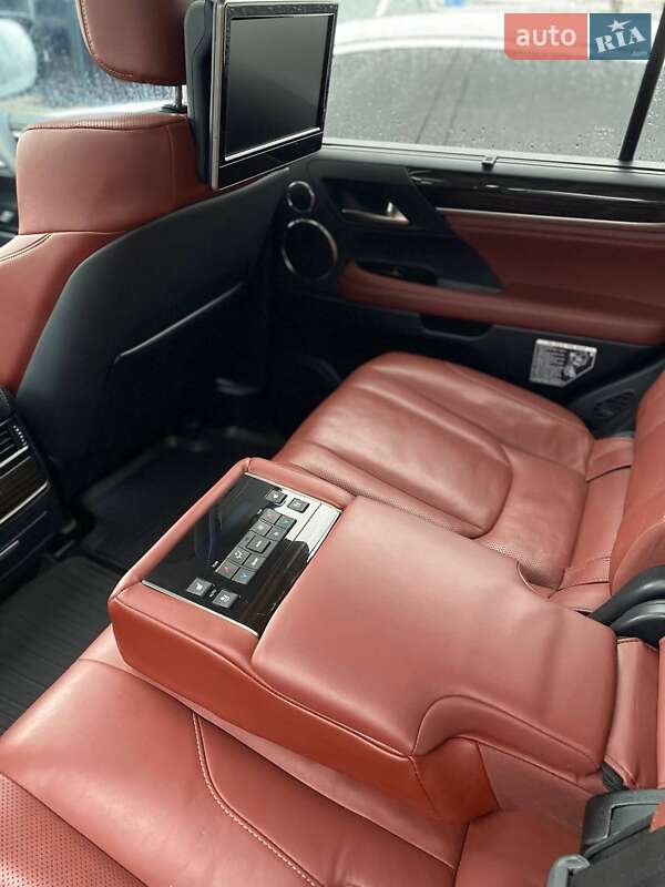 Позашляховик / Кросовер Lexus LX 2016 в Києві