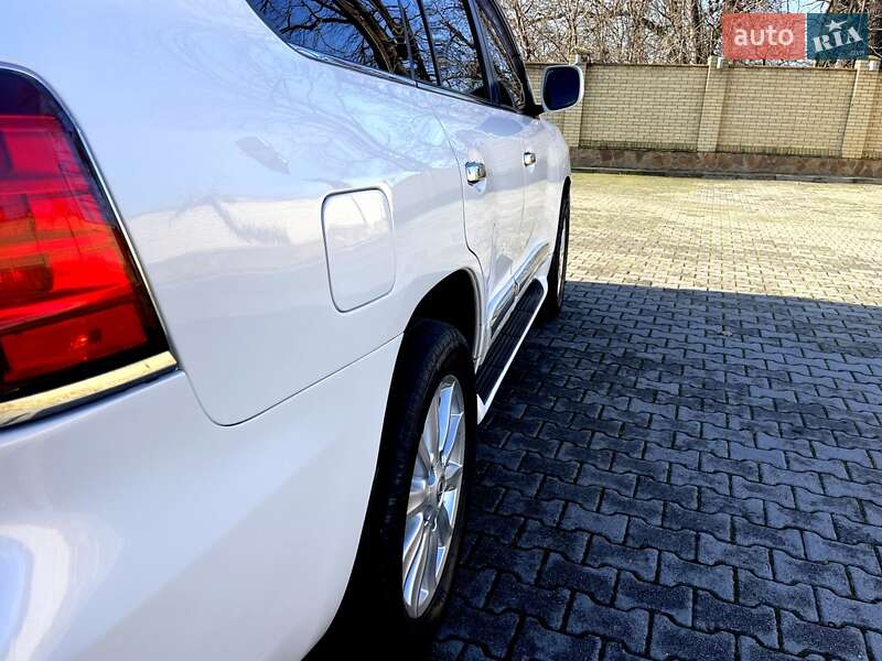 Внедорожник / Кроссовер Lexus LX 2008 в Черновцах