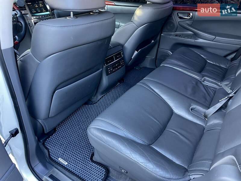 Внедорожник / Кроссовер Lexus LX 2008 в Черновцах