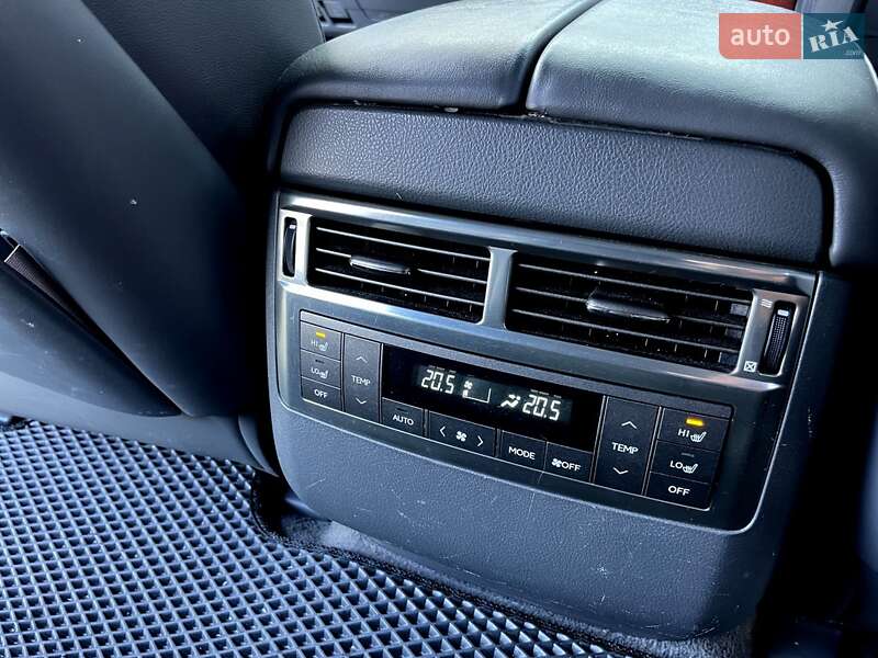 Внедорожник / Кроссовер Lexus LX 2008 в Черновцах