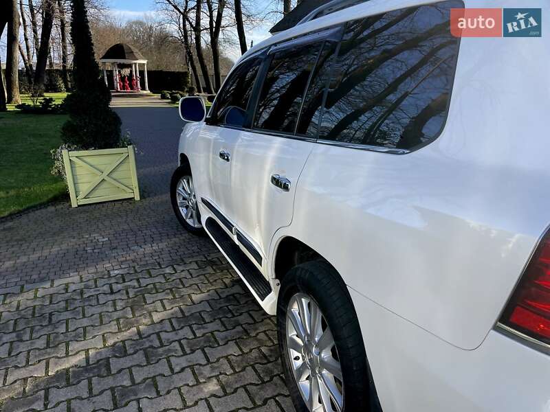 Внедорожник / Кроссовер Lexus LX 2008 в Черновцах