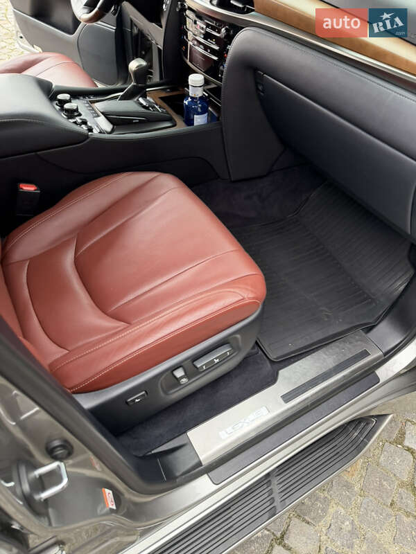 Внедорожник / Кроссовер Lexus LX 2016 в Днепре