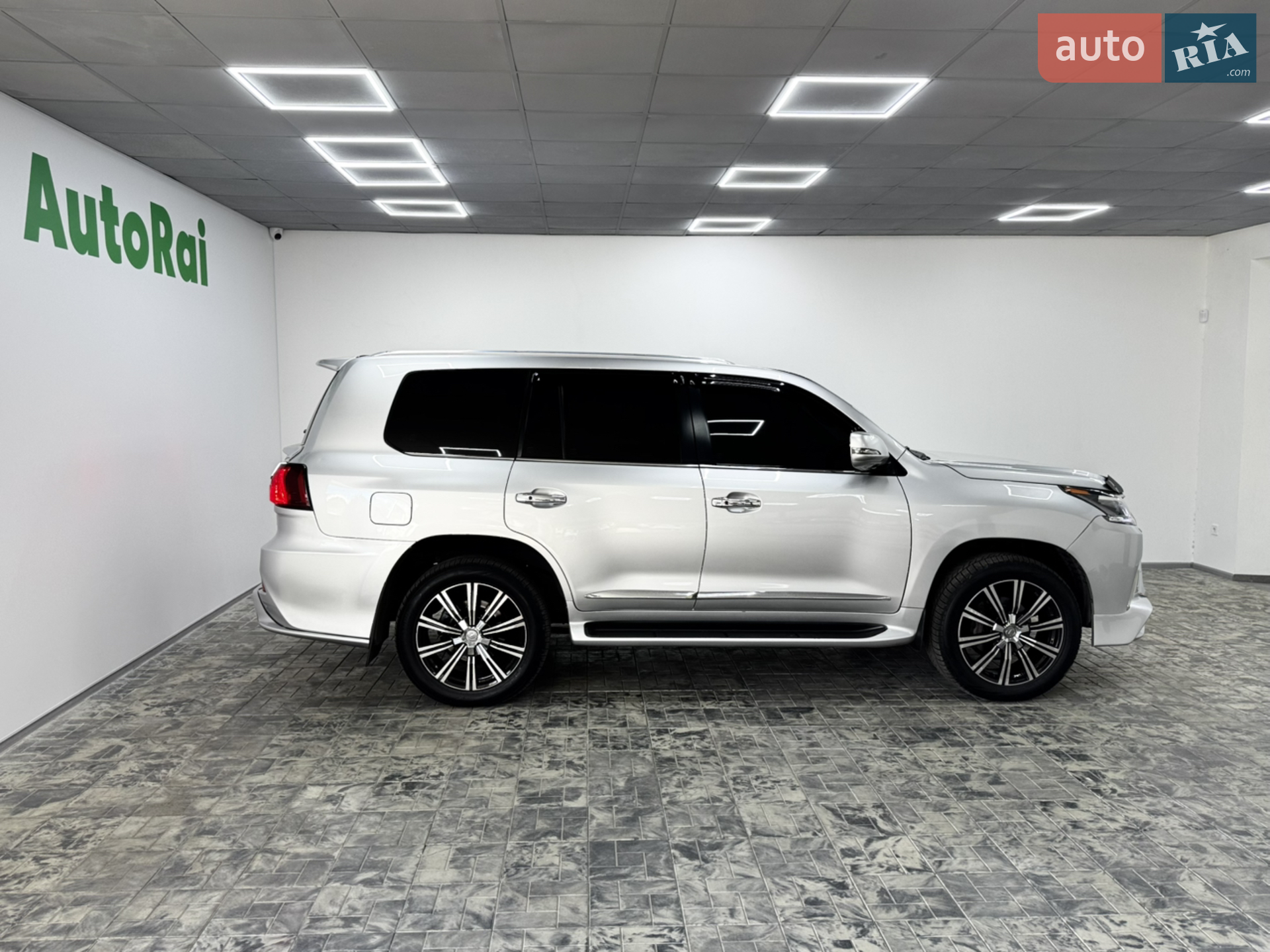2010 Lexus LX - мініатюра 3