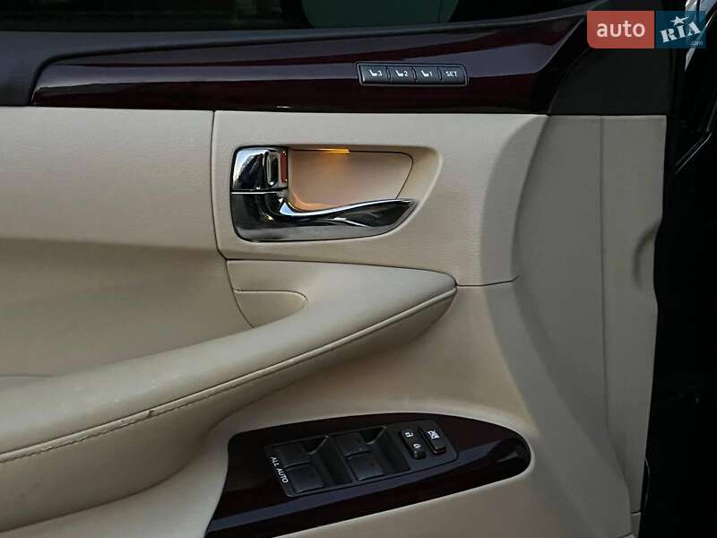 Внедорожник / Кроссовер Lexus LX 2013 в Киеве