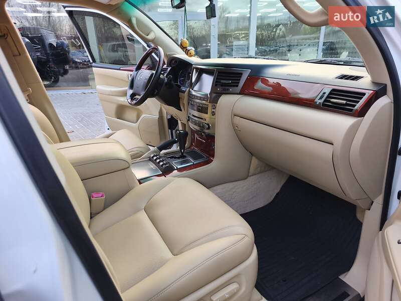 Позашляховик / Кросовер Lexus LX 2010 в Дніпрі