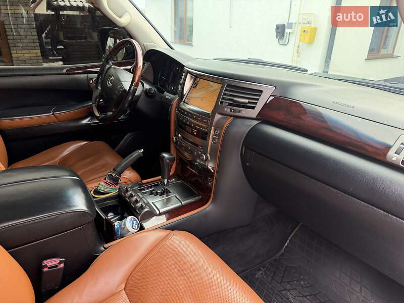 Внедорожник / Кроссовер Lexus LX 2011 в Львове