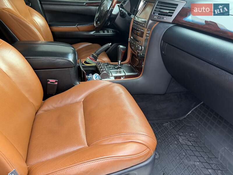 Внедорожник / Кроссовер Lexus LX 2011 в Львове