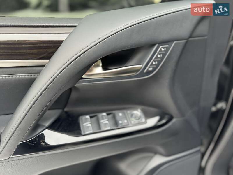 Внедорожник / Кроссовер Lexus LX 2017 в Киеве