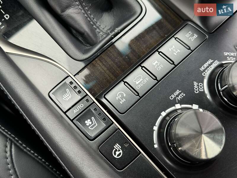 Внедорожник / Кроссовер Lexus LX 2017 в Киеве