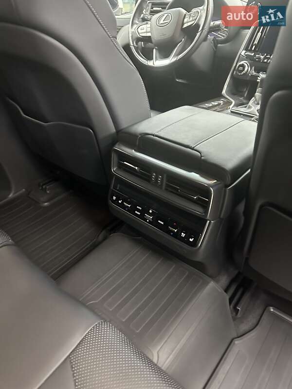 Внедорожник / Кроссовер Lexus LX 2022 в Киеве