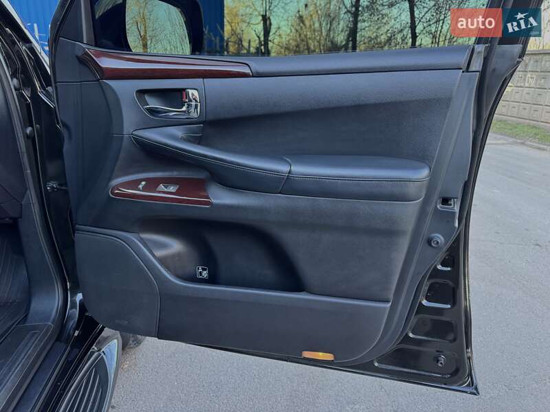 Внедорожник / Кроссовер Lexus LX 2013 в Кривом Роге