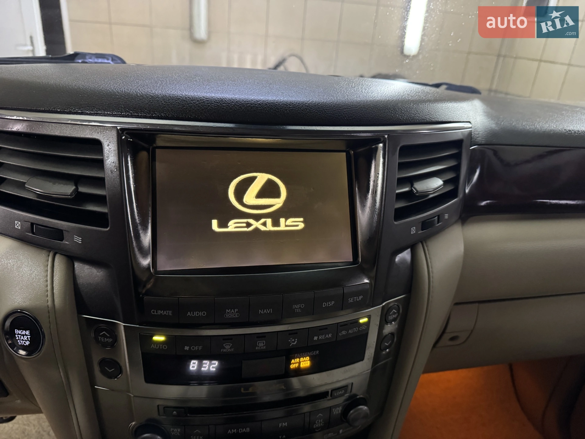 2011 Lexus LX - мініатюра 45