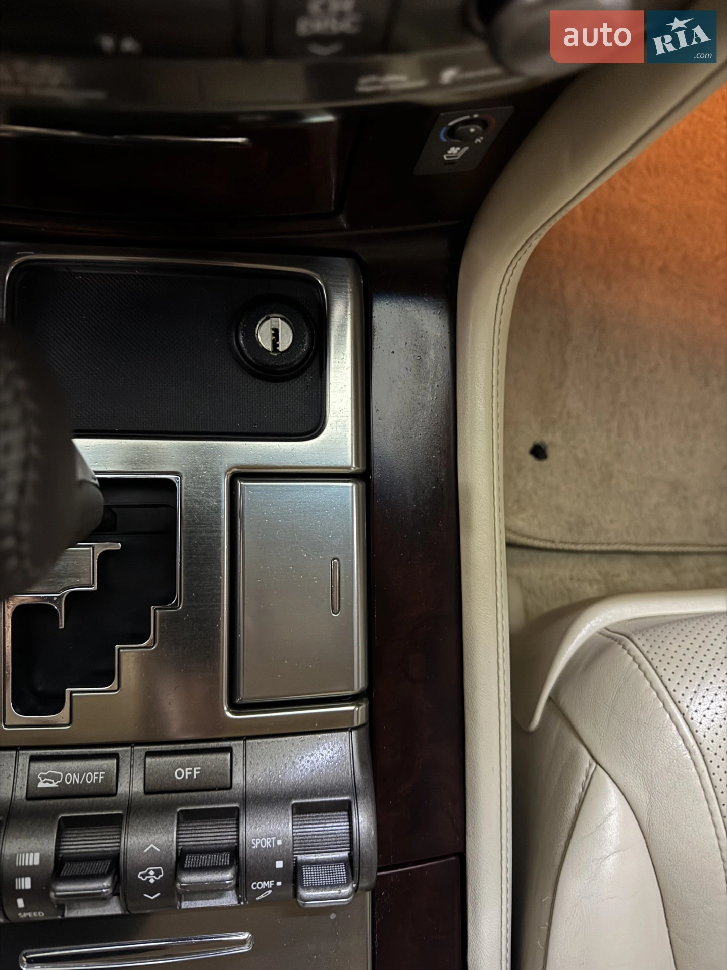 2011 Lexus LX - мініатюра 40