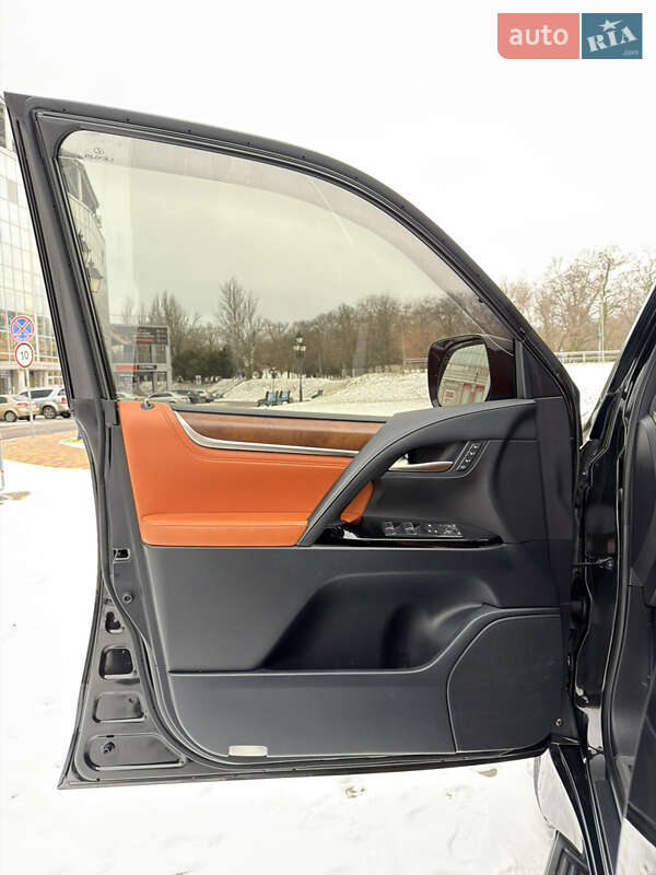 Внедорожник / Кроссовер Lexus LX 2016 в Одессе