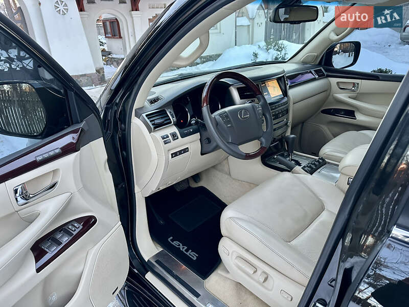 Внедорожник / Кроссовер Lexus LX 2013 в Киеве